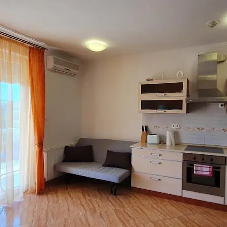 Apartment Bazsi Golden *