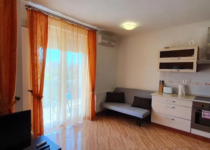 Bazsi Golden שיופוק